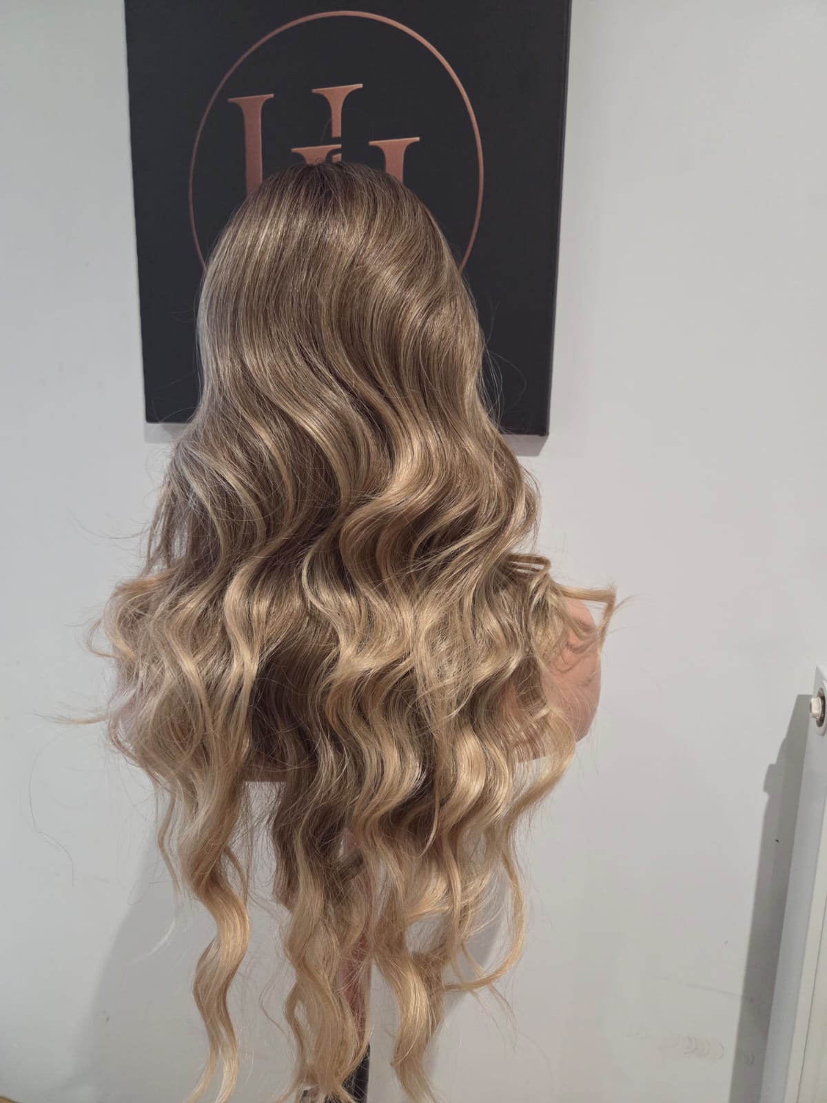 Claudia – Perruque Synthétique Premium Élégance Naturelle